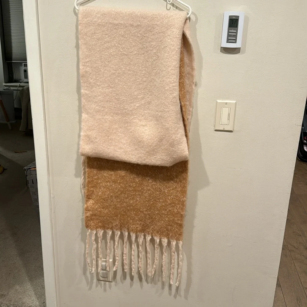 NWT Anthropologie , fuzzy‎ long sweater scarf